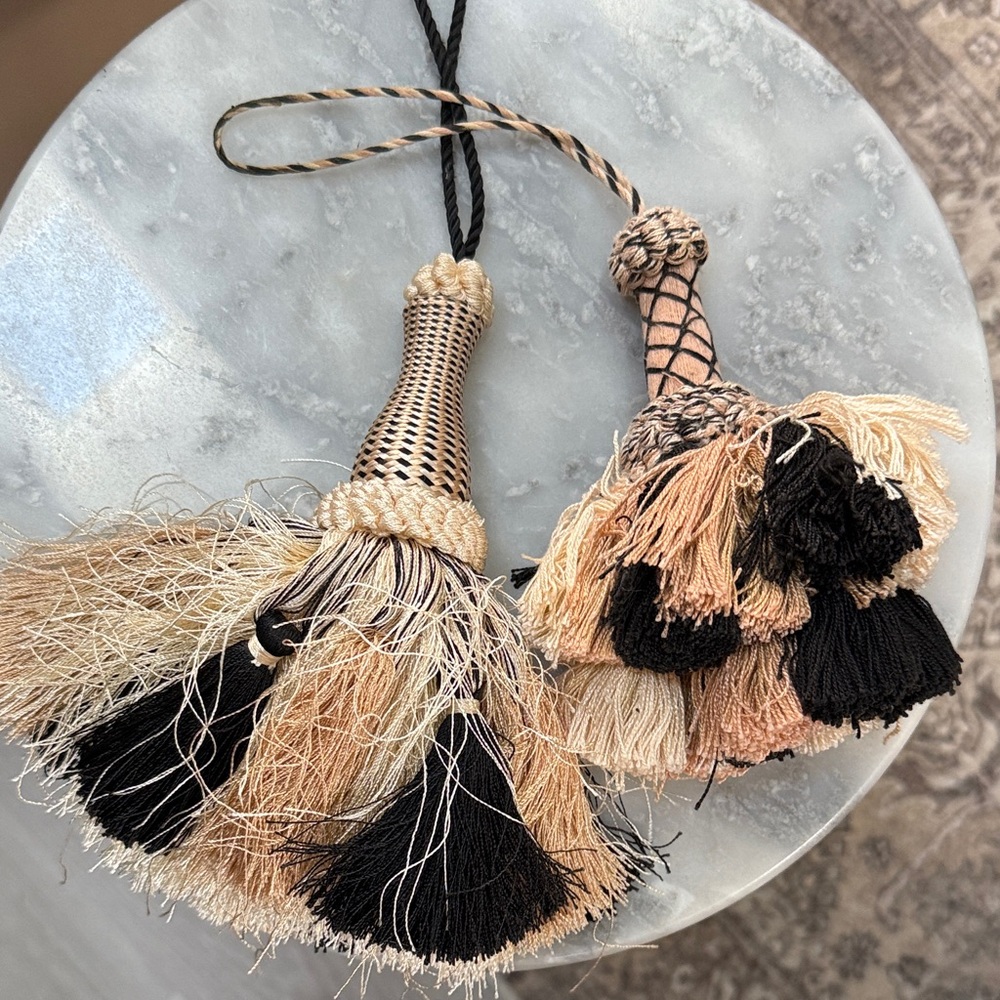 Jumbo Tassels Elegant Black and Beige Tassel Decor